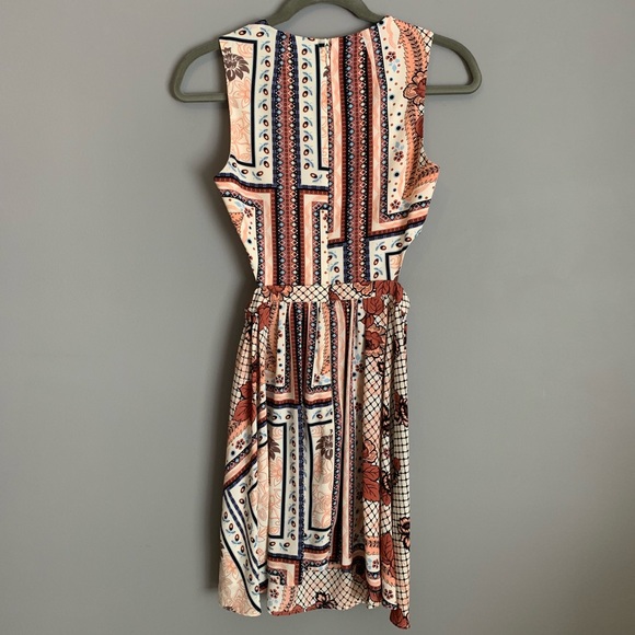 Beautiful Patterned TopShop Dress w Side Cutouts - Picture 2 of 6
